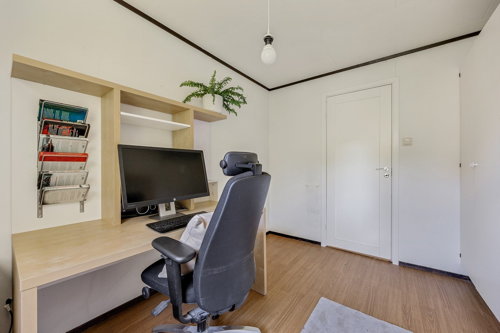Rommet har plass til både seng og arbeidsplass, og er et fleksibelt rom. Galleribilde