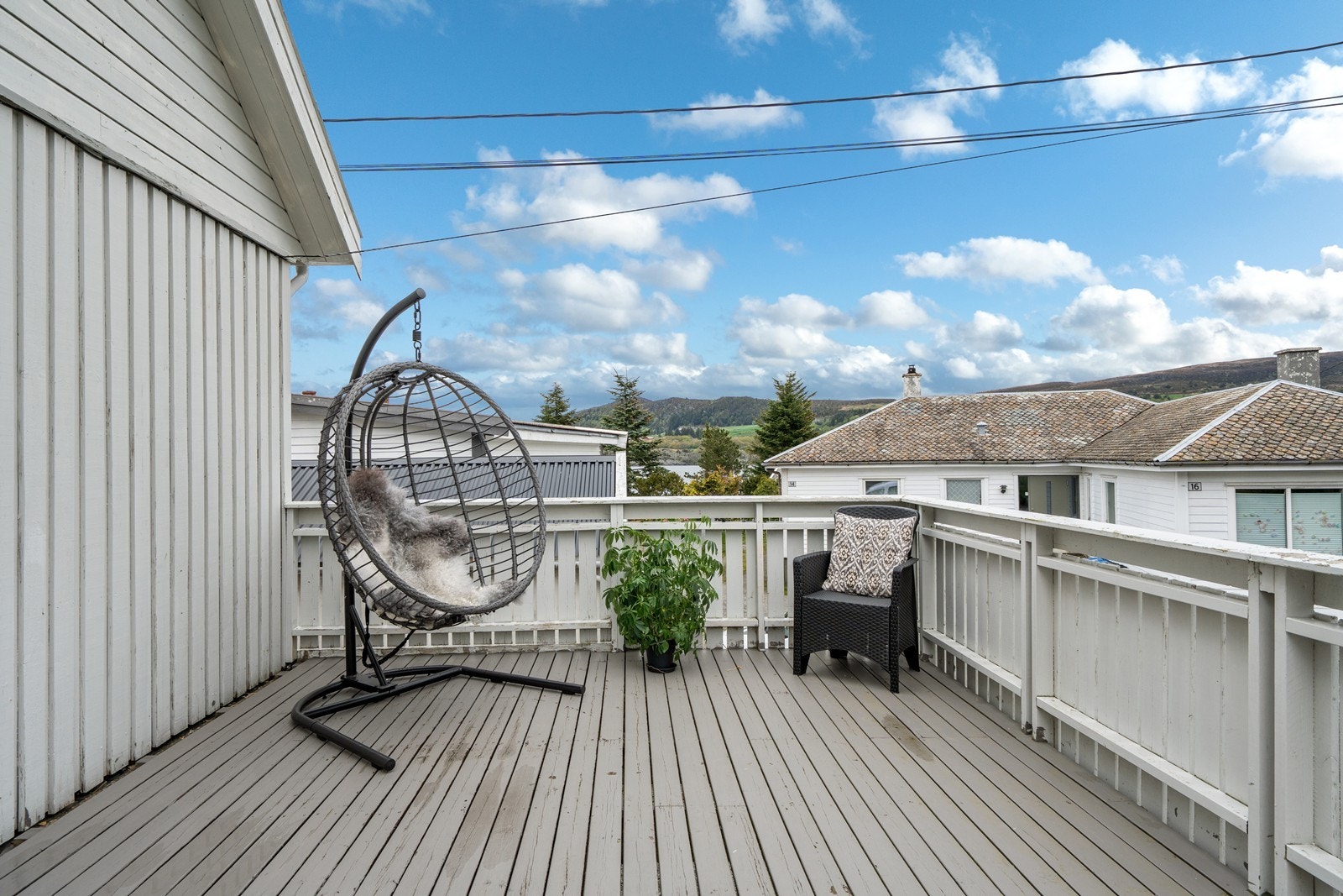 Stor og solrik terrasse Galleribilde