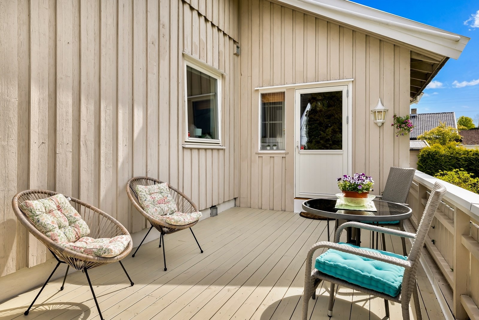 Terrasse mot øst på cirka 17,5 m². Galleribilde