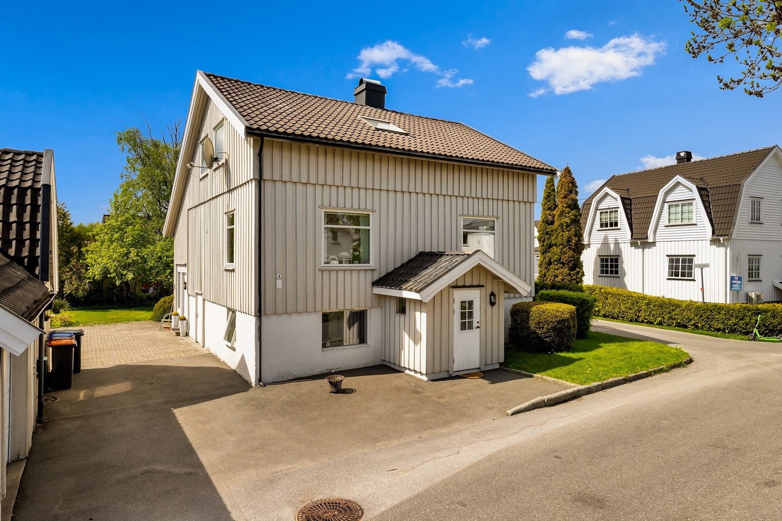 Inngangen til hybel i kjeller etasjen. Galleribilde