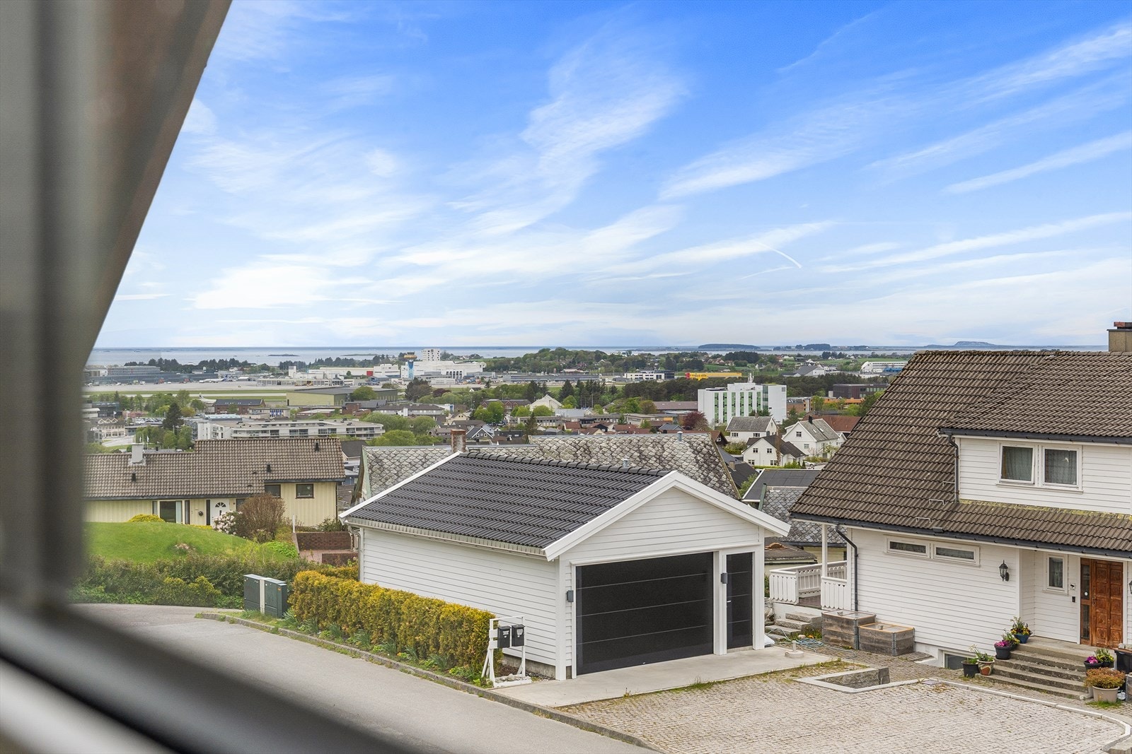 Utsikt fra loftstue. Galleribilde