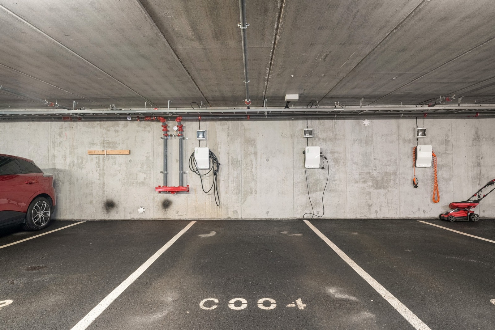 Sammen med leiligheten følger også fast parkeringsplass i sameiets felles garasjeanlegg Galleribilde