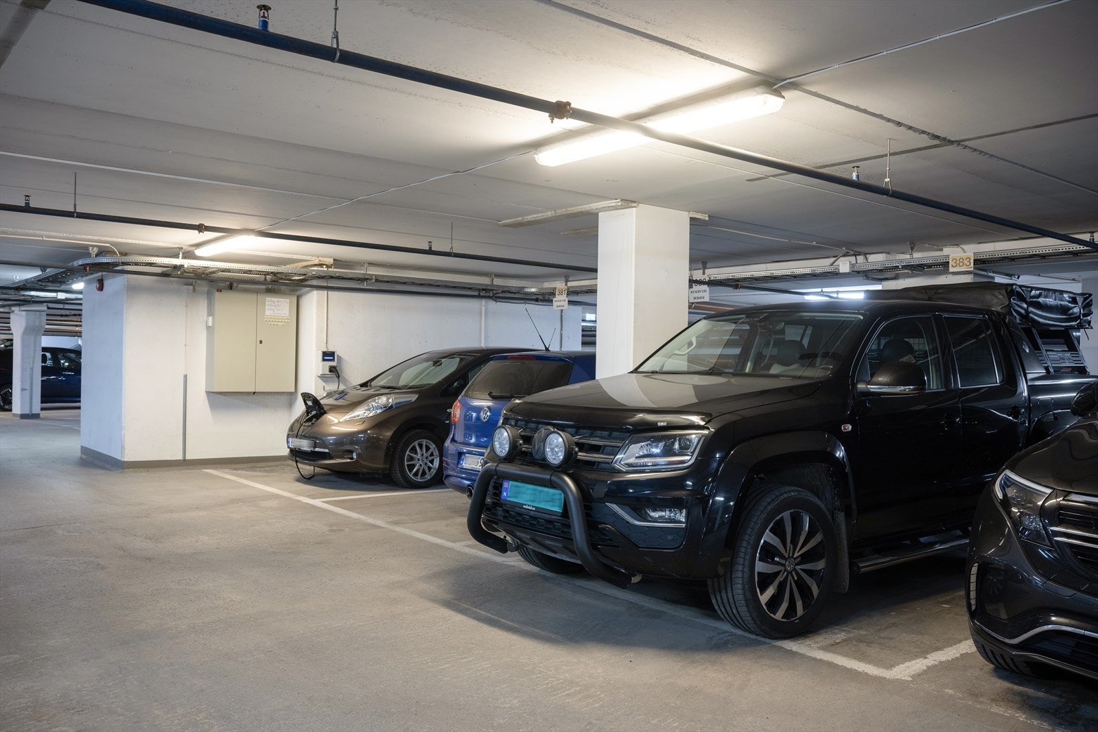 Leiligheten disponerer én parkeringsplass i felles garasjeanlegg med adkomst via garasjeport Galleribilde