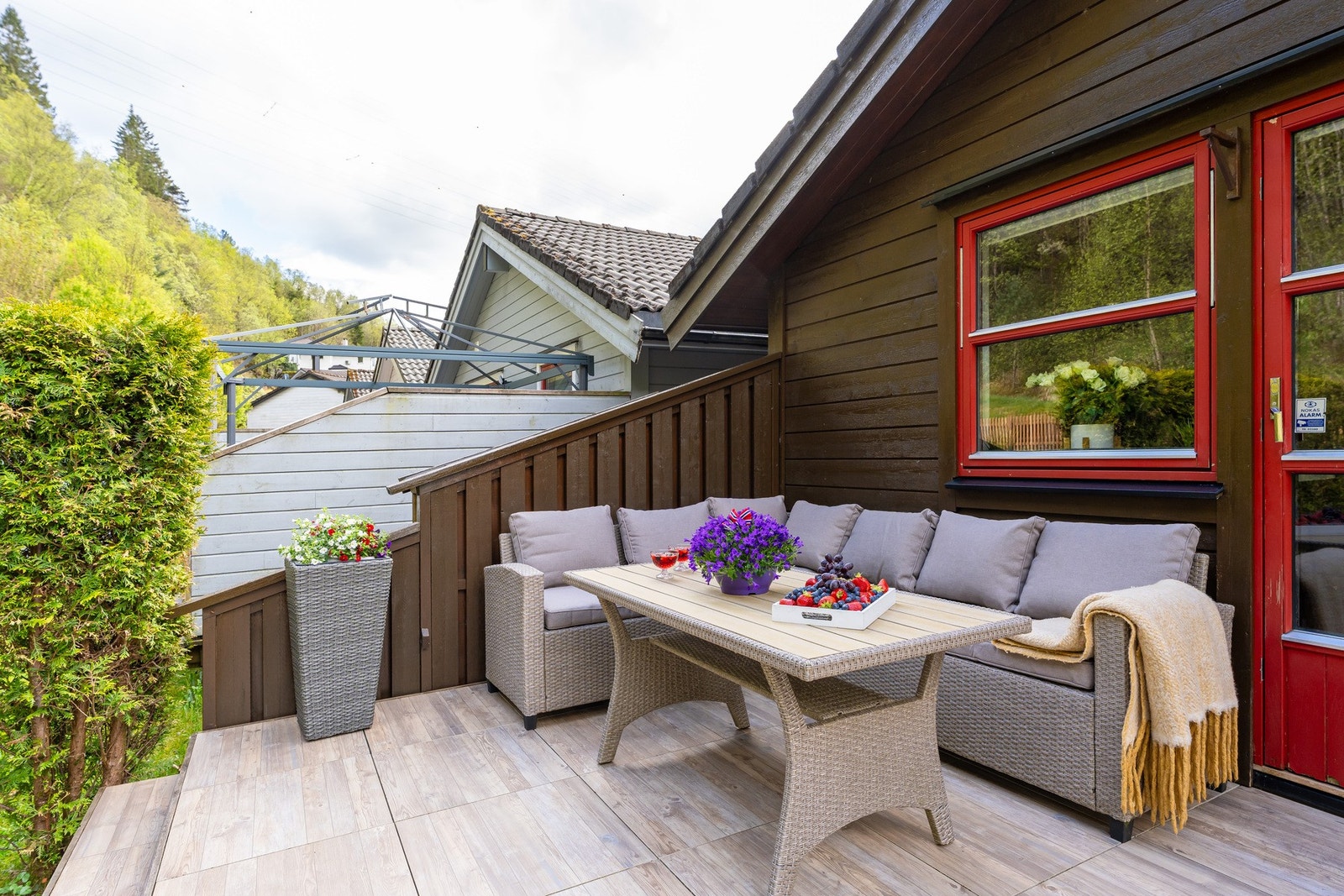 Her kan måltider som forkost og lunsj nytes på fine dager! Galleribilde