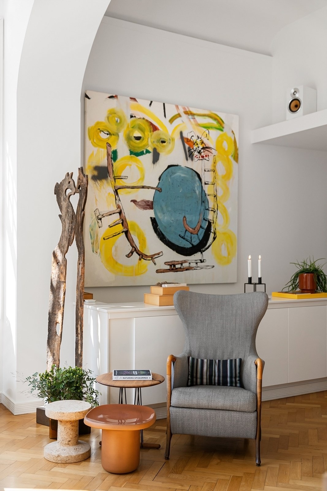 Den gode takhøyden gir rom for store kunstverk og personlig preg. Galleribilde