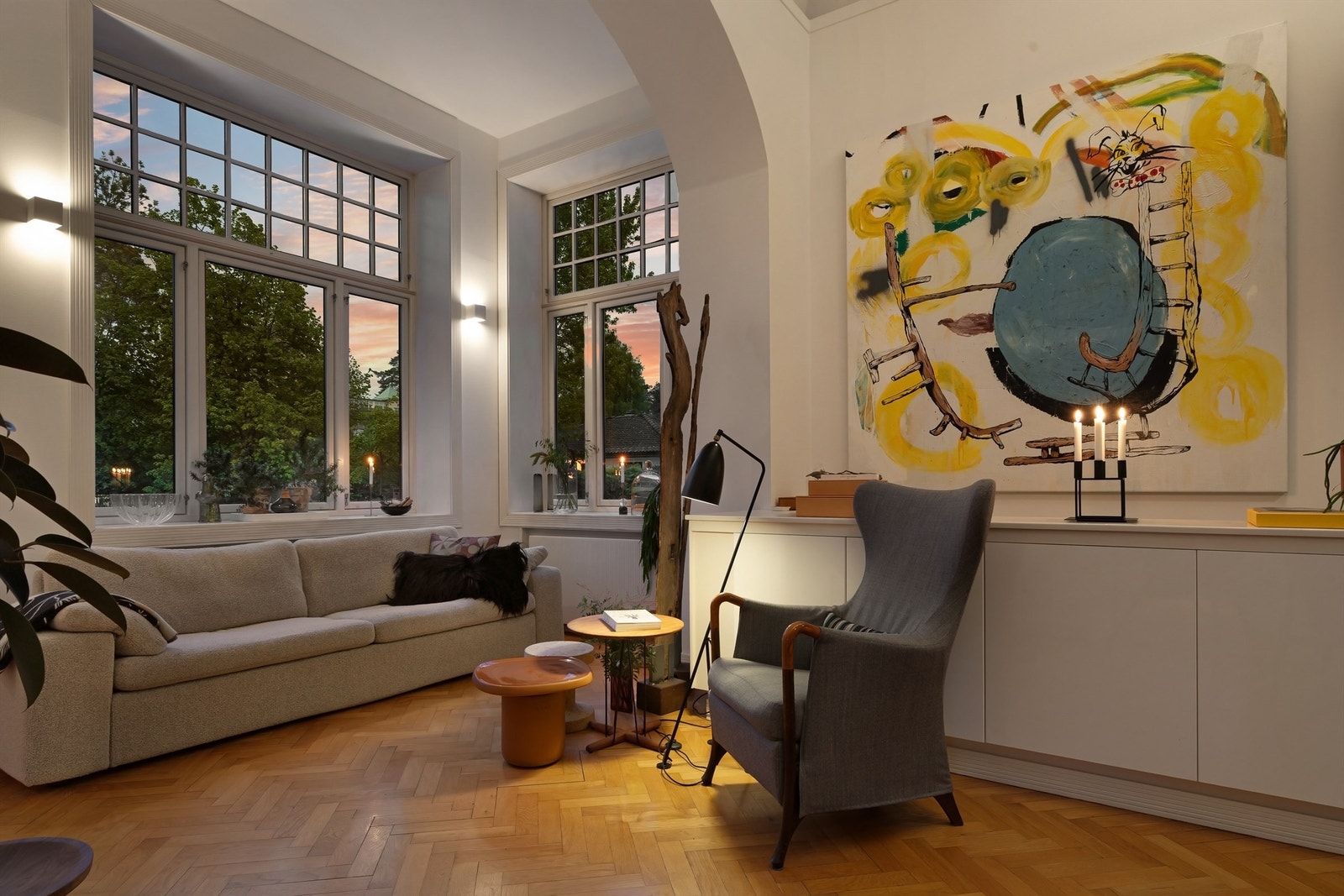 Oppvarming skjer hovedsakelig via radiatorer med vannbåren varme, som er en del av fellesanlegget. Galleribilde