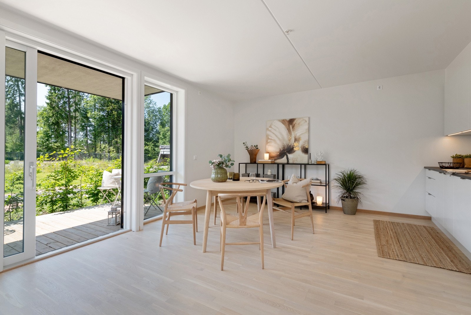 Leil C1020. En ubebodd 3-roms leilighet med nydelig markterrasse og gode solforhold. Galleribilde