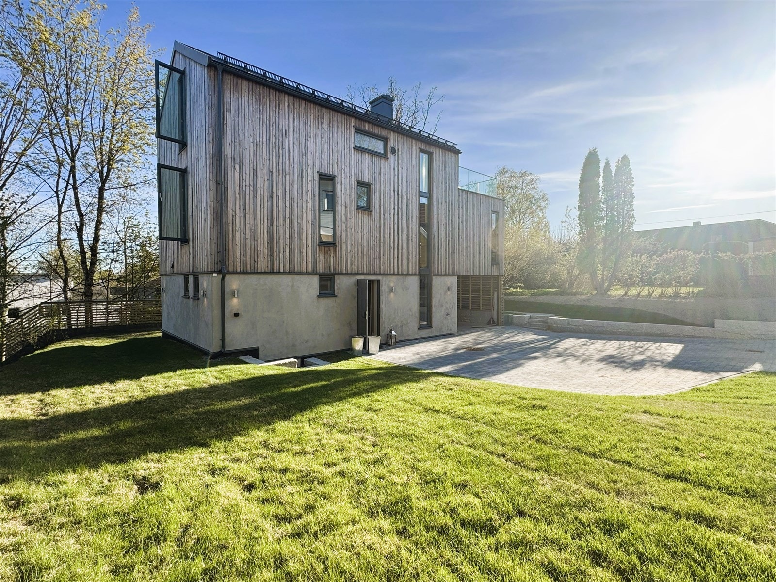 Her får du en lekker enebolig med gjennomført arkitektur og høy standard. Galleribilde