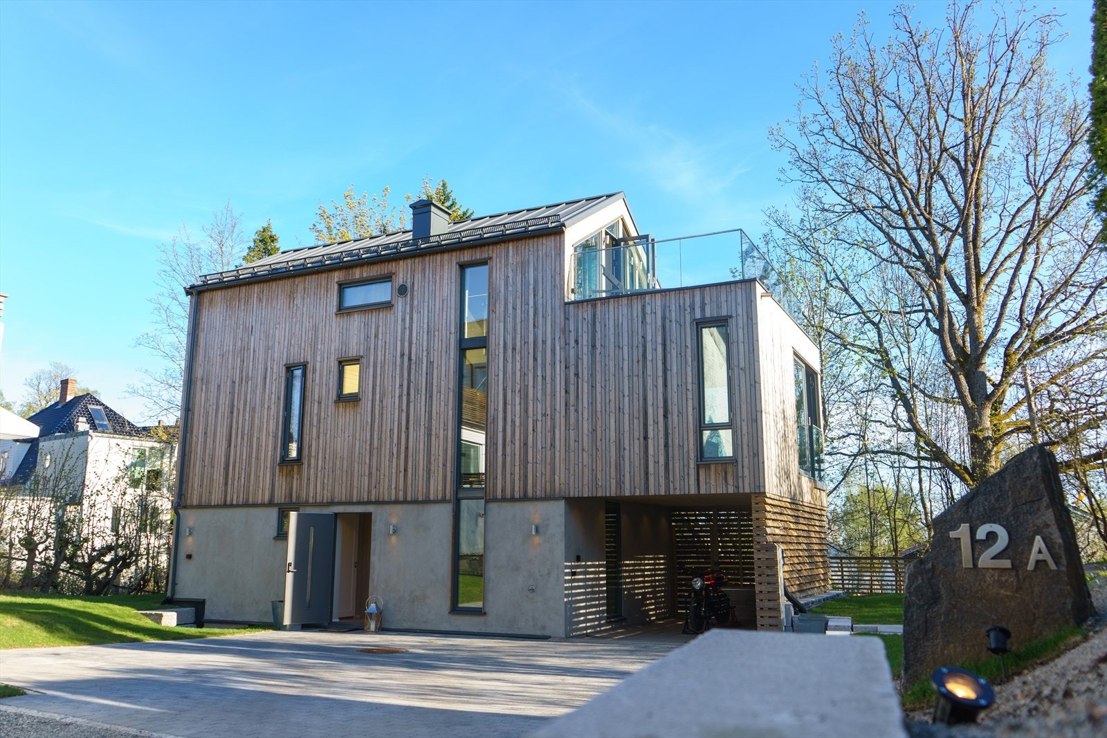 Velkommen til Aspehaugveien 12A- En eksklusiv, påkostet arkitekttegnet villa fra 2024 med takterrasse Galleribilde