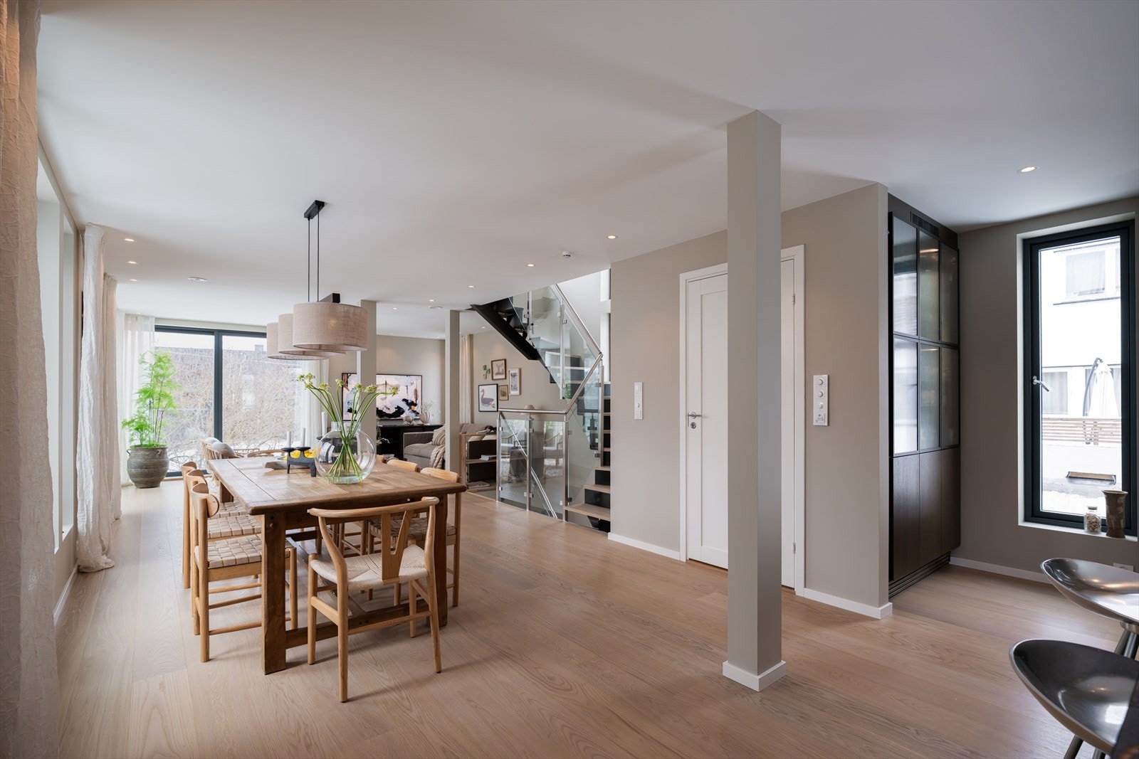 Himlingen er utstyrt med downlights som gir behagelig og funksjonell belysning Galleribilde