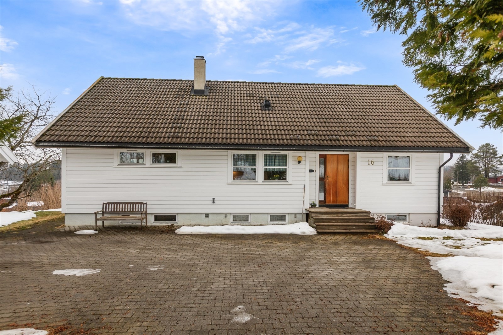 Hovedinngangen til boligen. Galleribilde