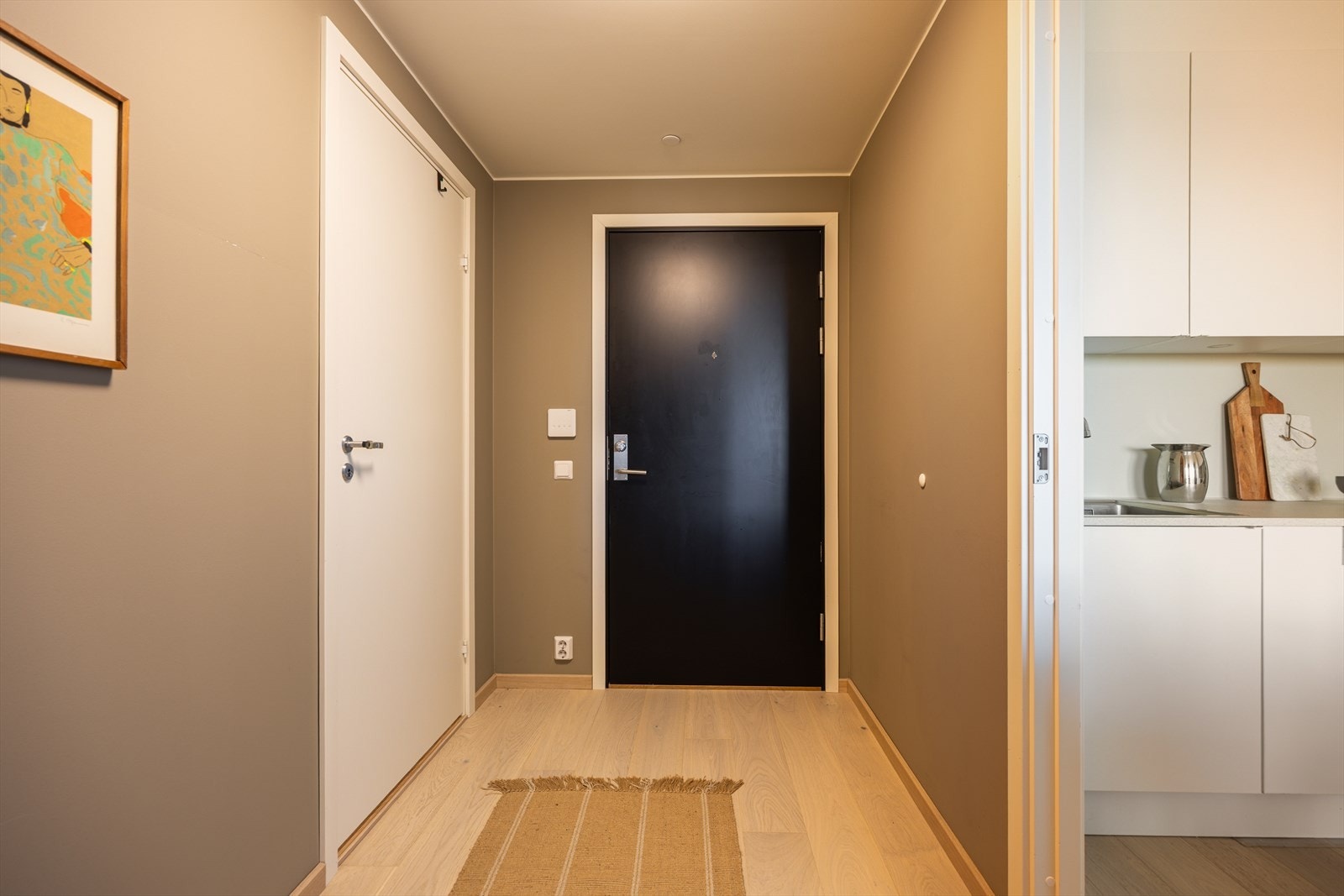 En ryddig entré setter tonen for resten av leiligheten. Galleribilde