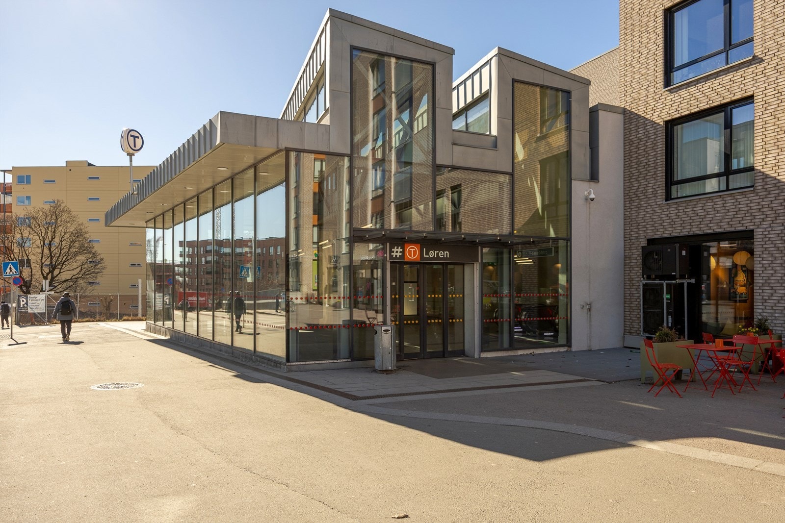Løren T-banestasjon ligger like ved med enkel adkomst til resten av byen Galleribilde