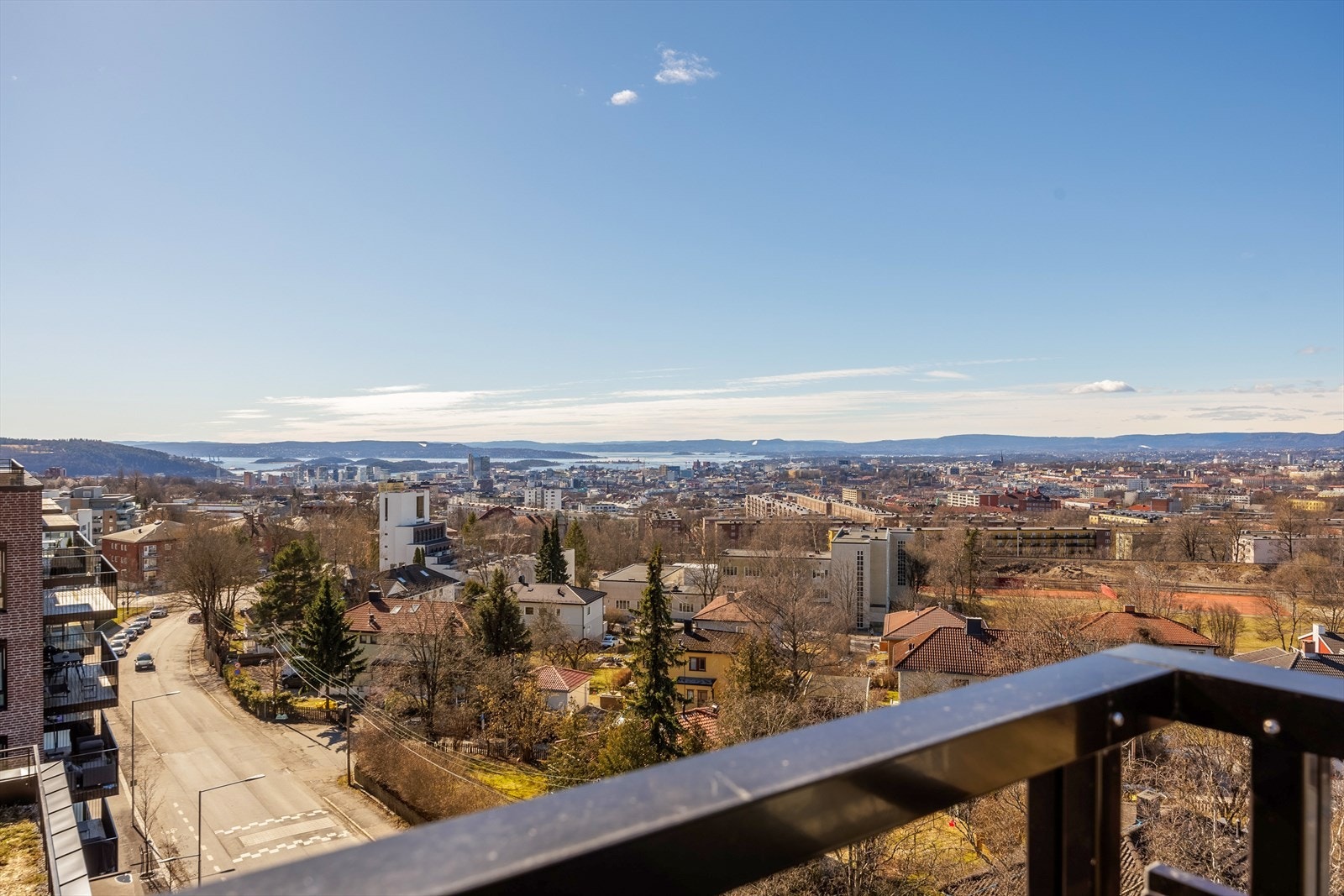 På takterrassen kan du nyte en fantastisk utsikt mot Oslofjorden Galleribilde