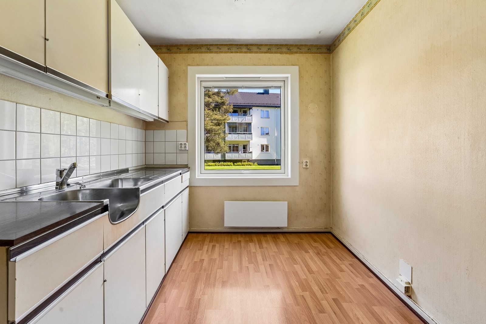 Mulighet for frokostbord ved vinduet. Galleribilde