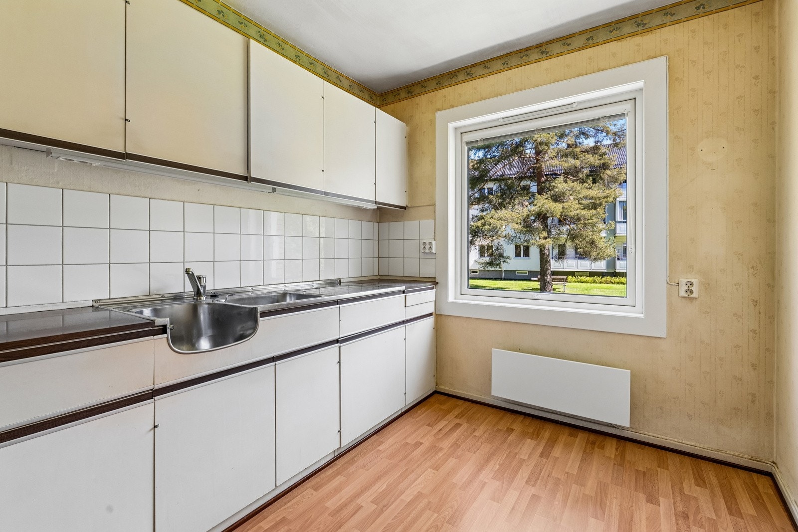 Mulighet for å lage utgang fra kjøkkenet med trapp ned til hagen der det kan lages platting på 10 kvm. (Søknadspliktig) Galleribilde