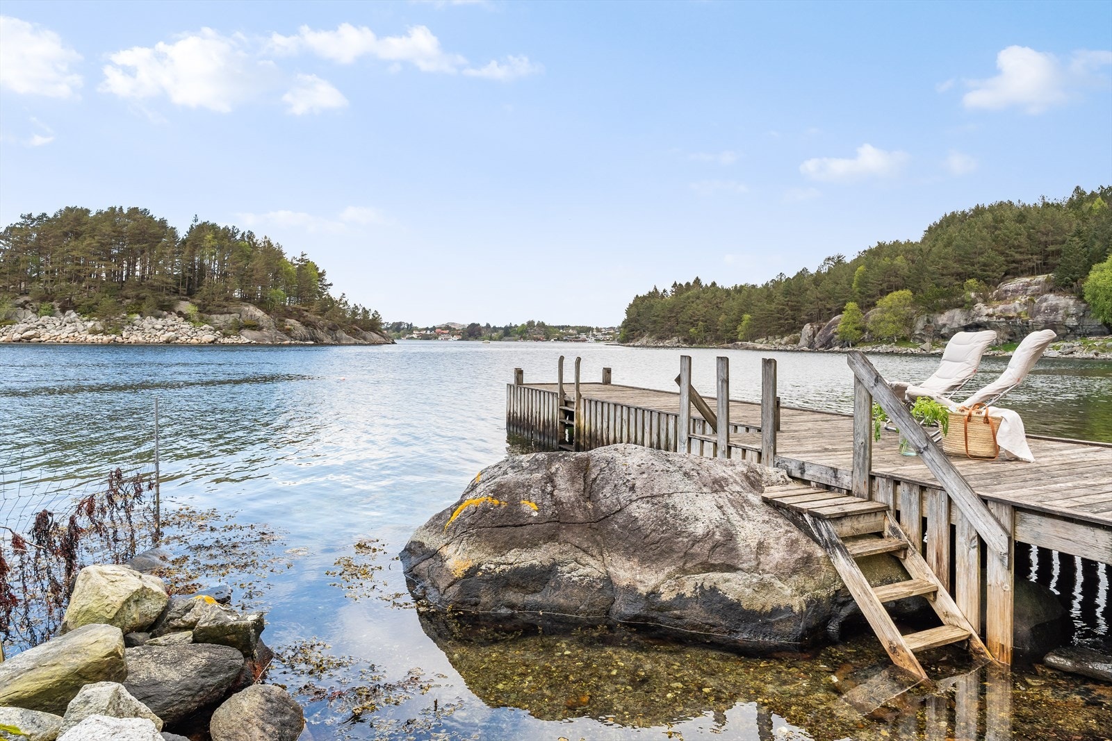 Med umiddelbar nærhet til sjø, har du enkel tilgang til bading, båtliv og fiske. Galleribilde