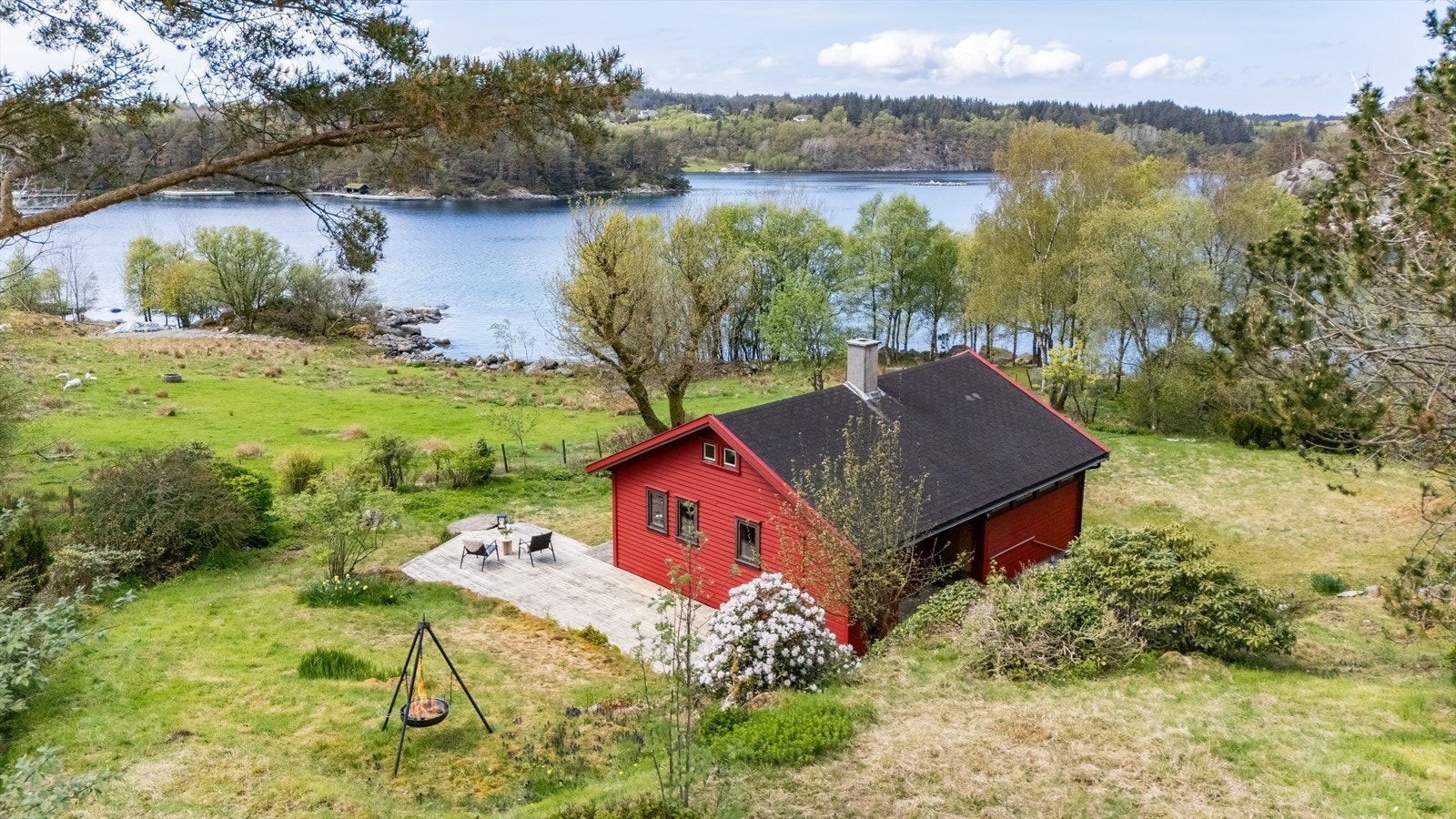 Velkommen til Eikje 70! En flott fritidsperle i Tysvær beliggende til sjø og omringet av vakker natur. Foto: Vestbris Galleribilde