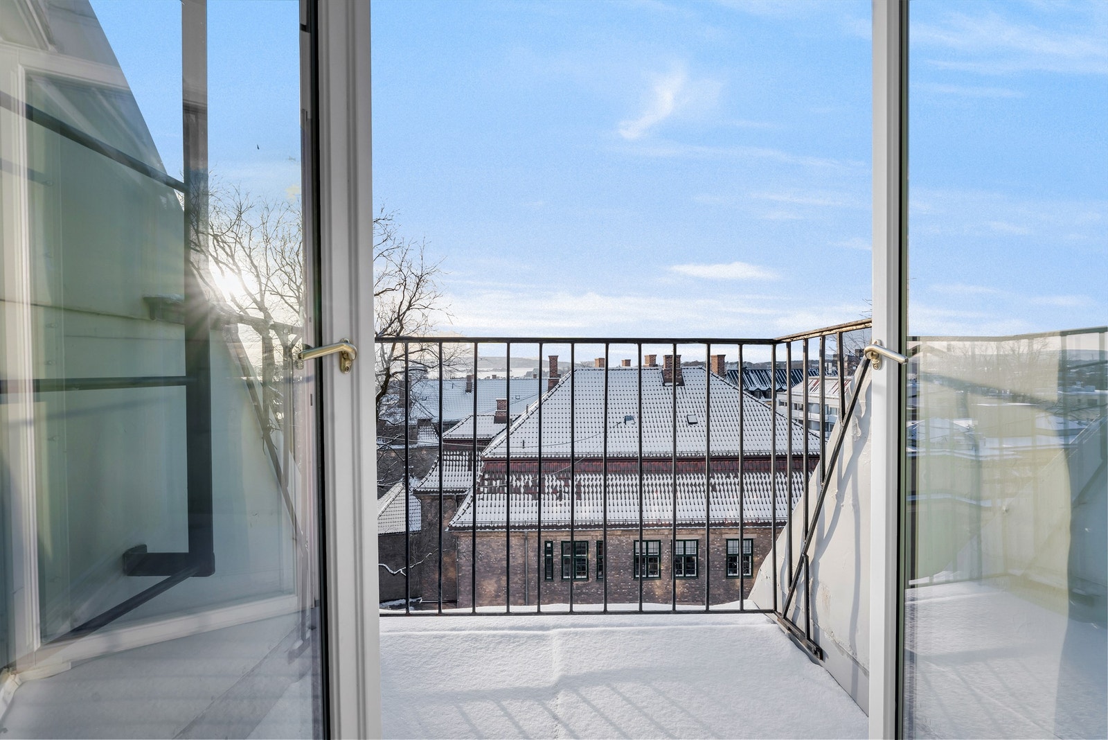 Balkong med utsikt. Galleribilde