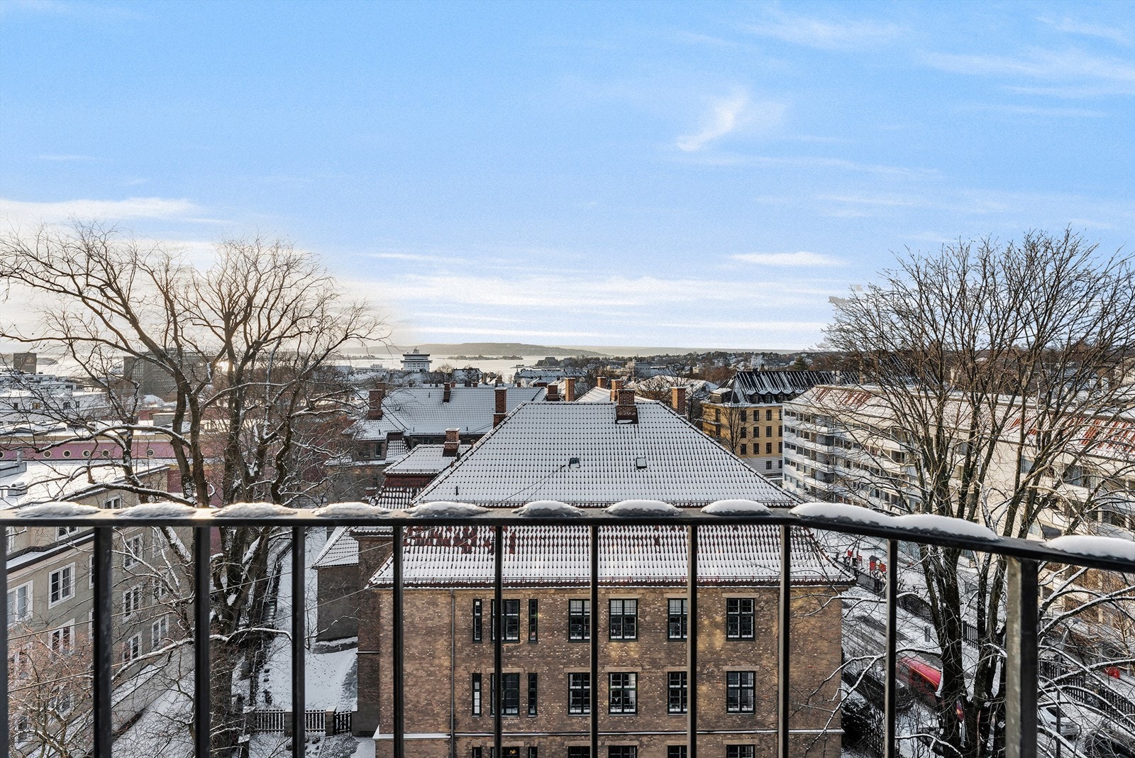 Balkong med utsikt. Galleribilde