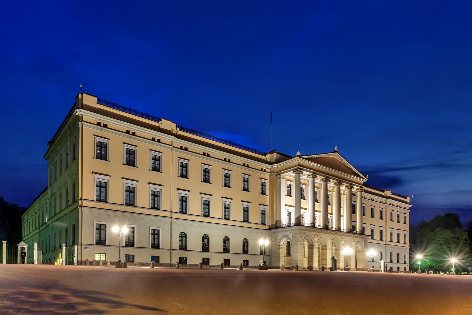 Gangavstand til Slottsparken. Galleribilde