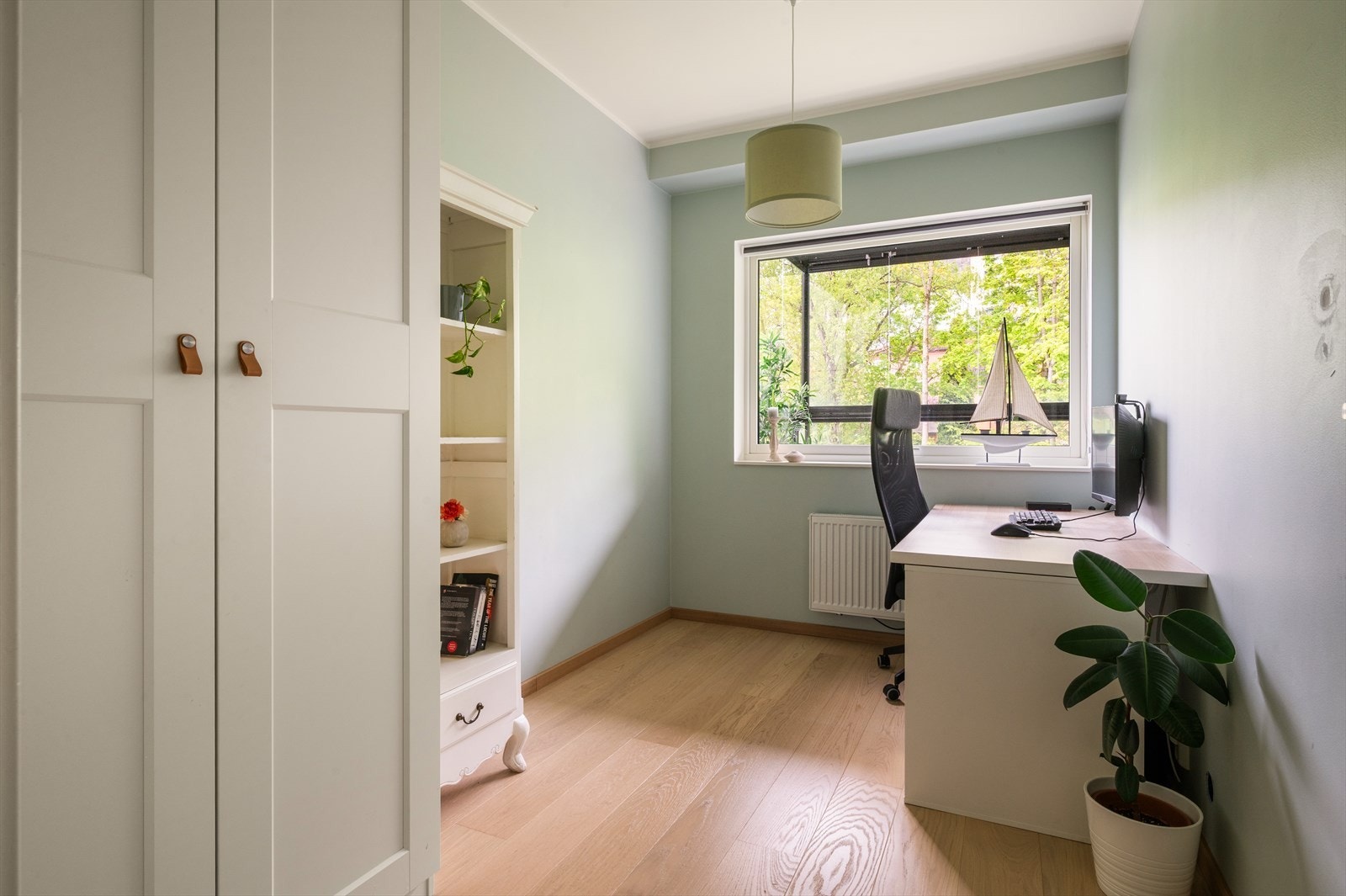 Soverom to kan fint benyttes til kontor, gjesterom eller barnerom - alt etter eget behov. Galleribilde