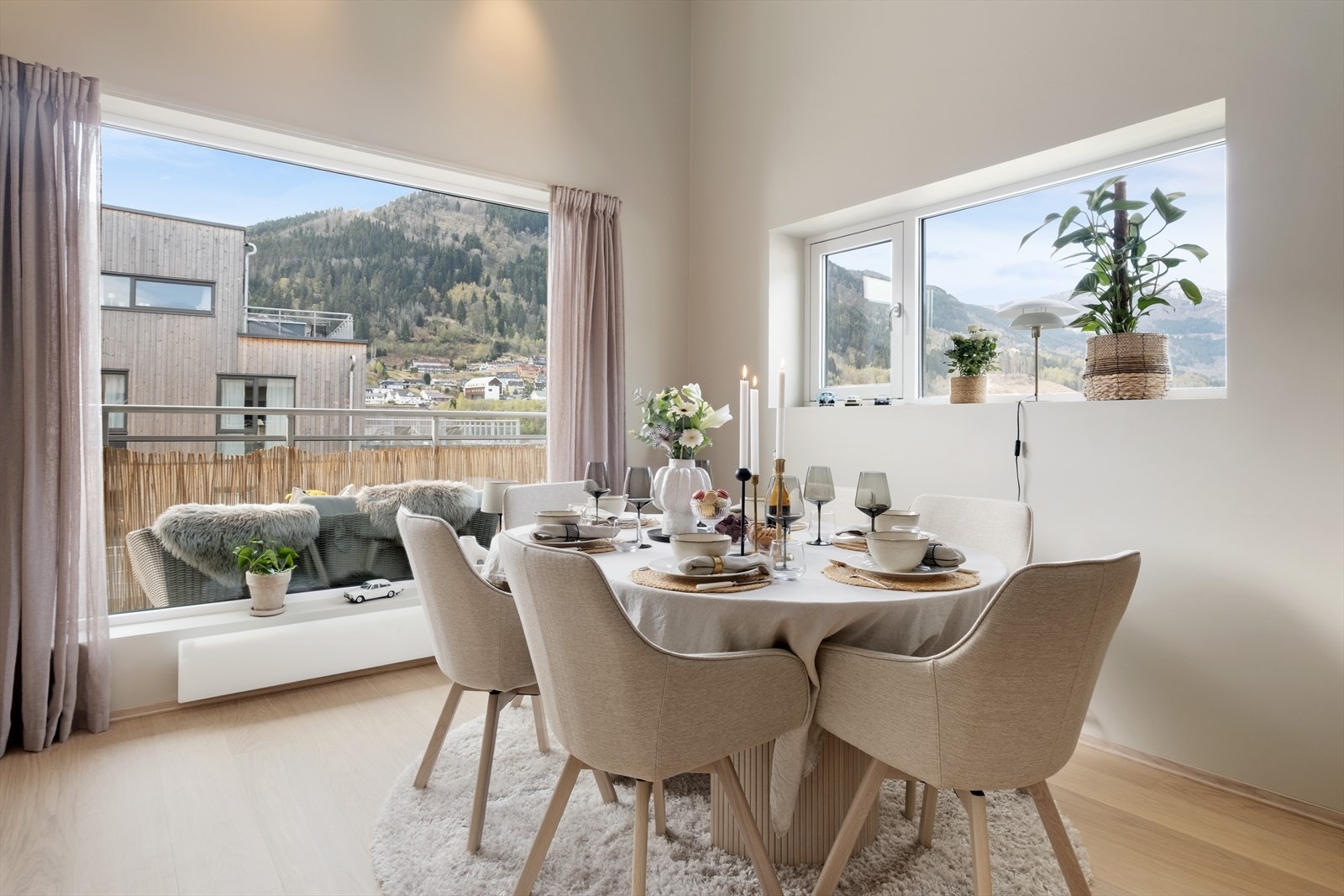 Ein fin plass å samle familien til middag. Galleribilde