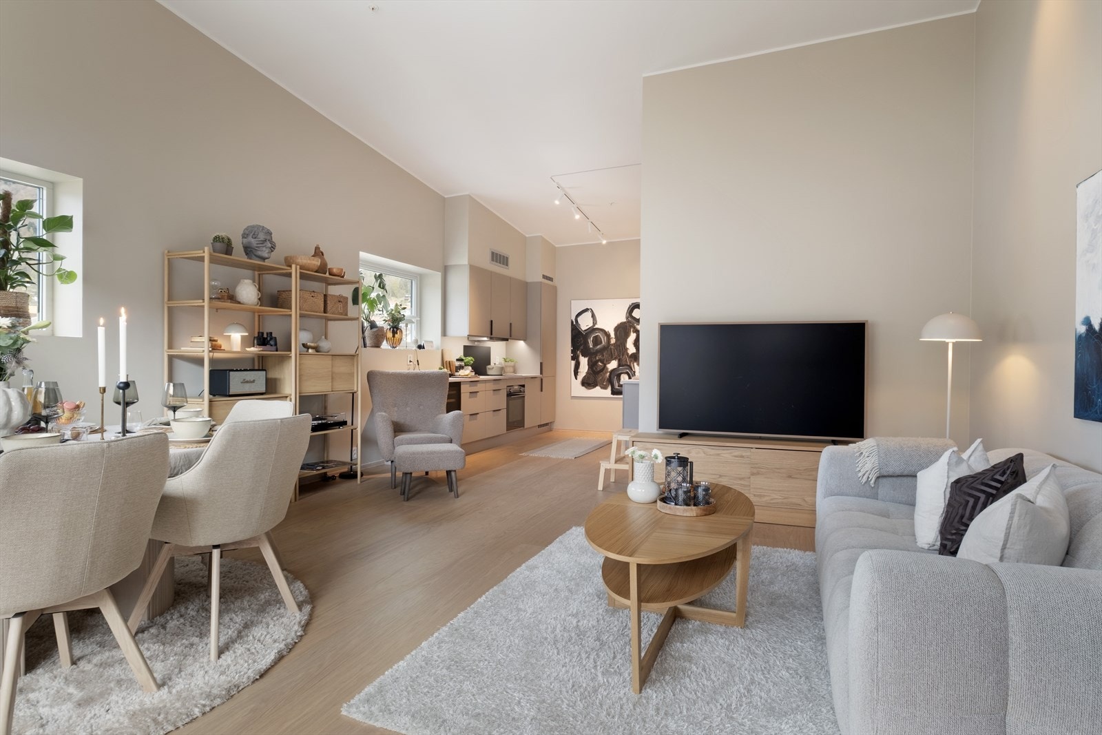 Rommet er måla i tidsriktige og delikate fargar. Galleribilde