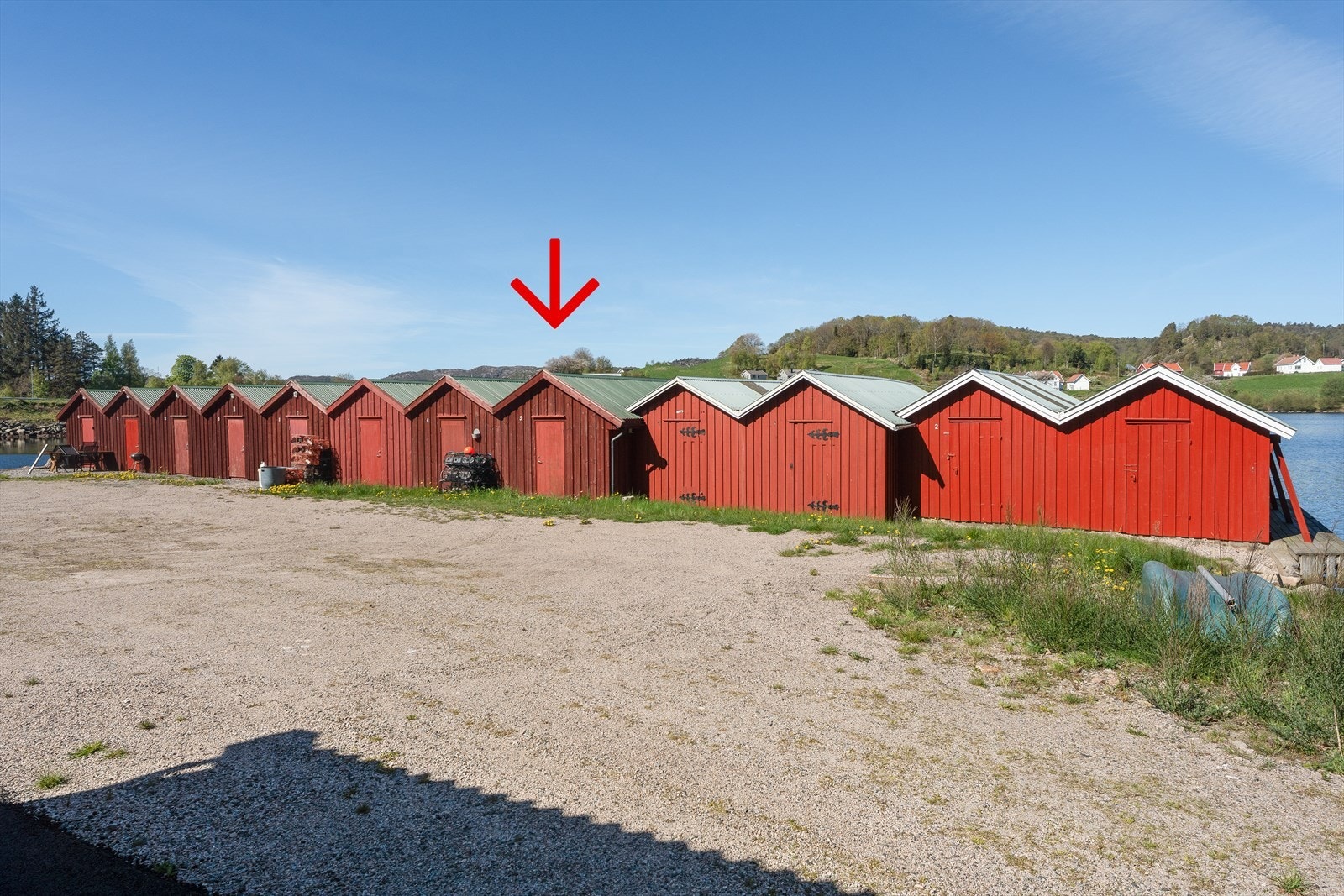 Båthuset ligger va 150 meter fra eiendommen. Galleribilde