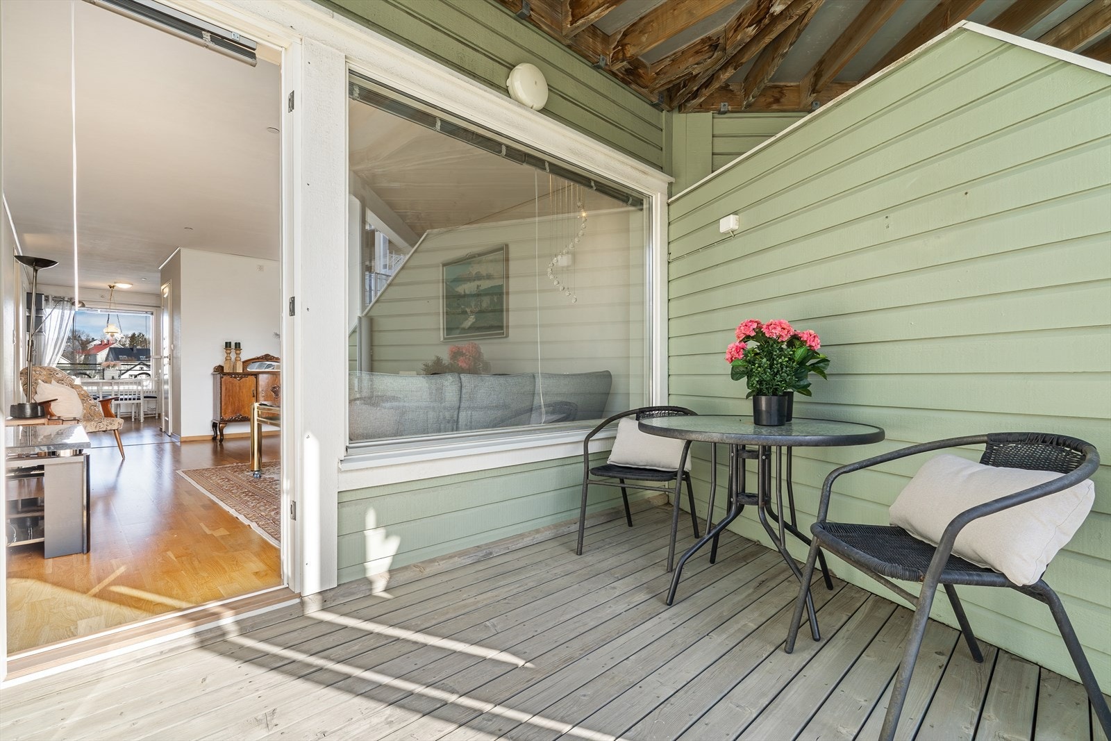 Terrasse på fremsiden av leiligheten Galleribilde
