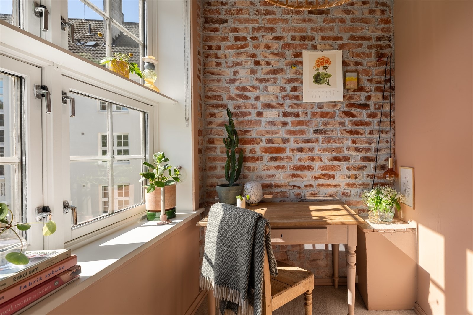 Delikate detaljer gir rommet karakter. Galleribilde