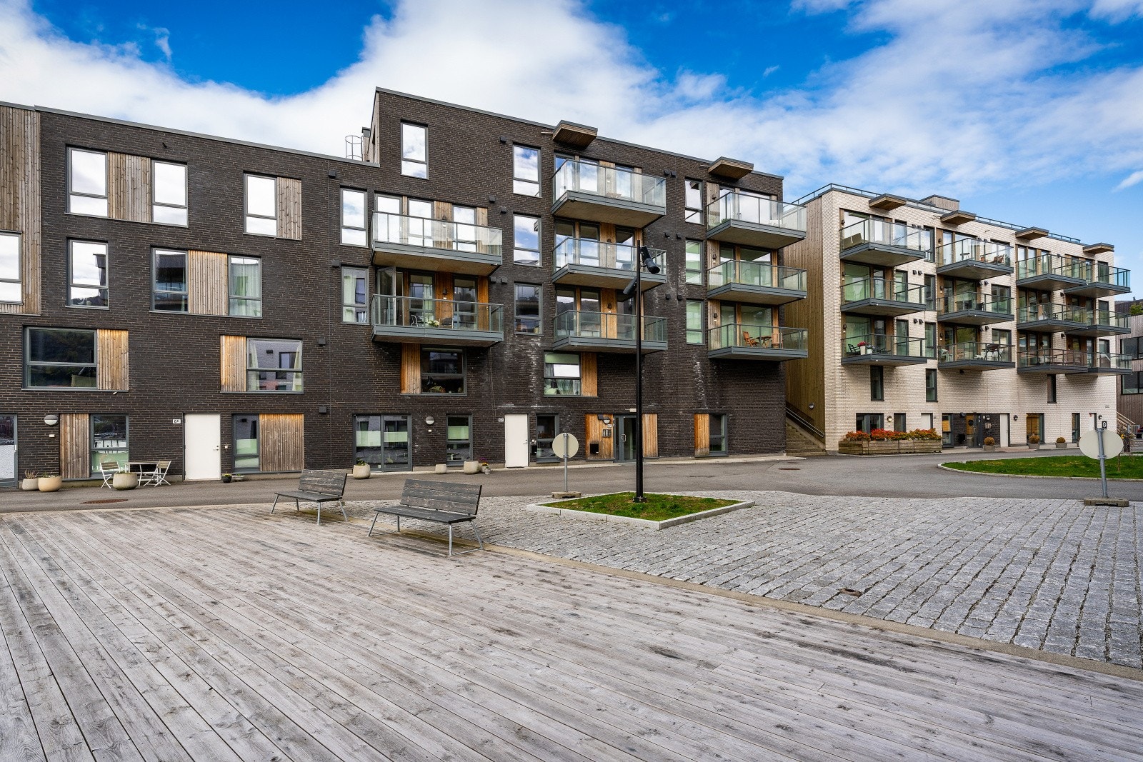 Sameiet består av totalt 46 seksjoner. Forretningsførsel er utført av BOB. Galleribilde