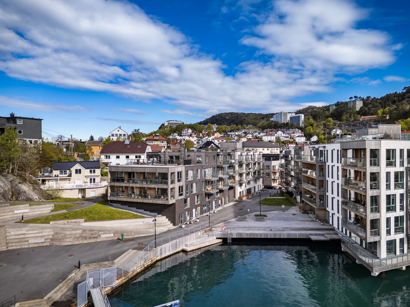 Nyhavn tilbyr en perfekt balanse mellom urban livsstil og naturskjønn ro, ideelt for aktive livsnytere. Galleribilde