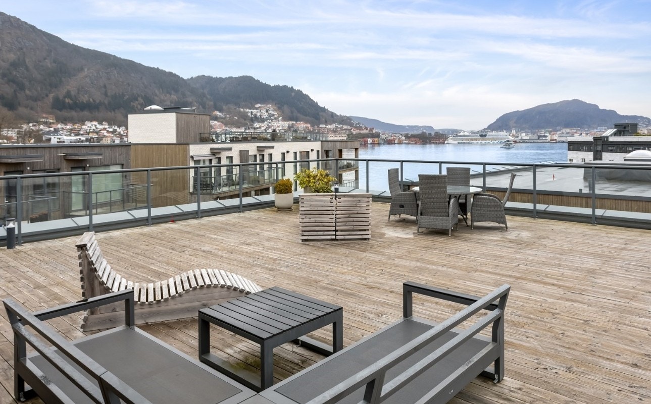 Stor felles takterrasse med nydelige sol- og utsiktsforhold. Galleribilde