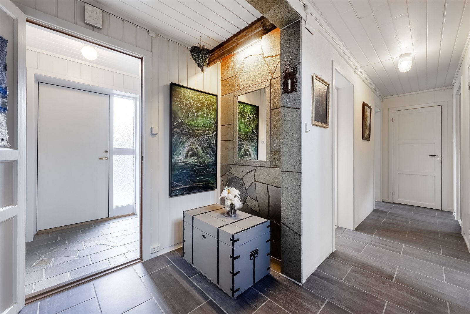 Vindfang og gang (sokkeletasje) Galleribilde