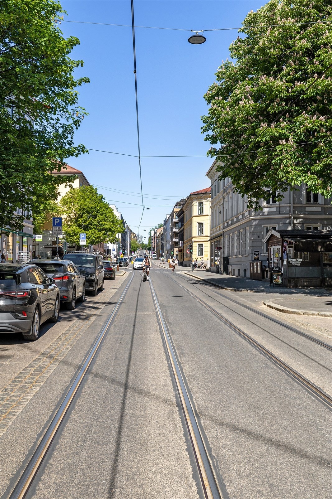 Det er rikelig med kollektivtilbud i nærheten med både trikk og buss. Galleribilde