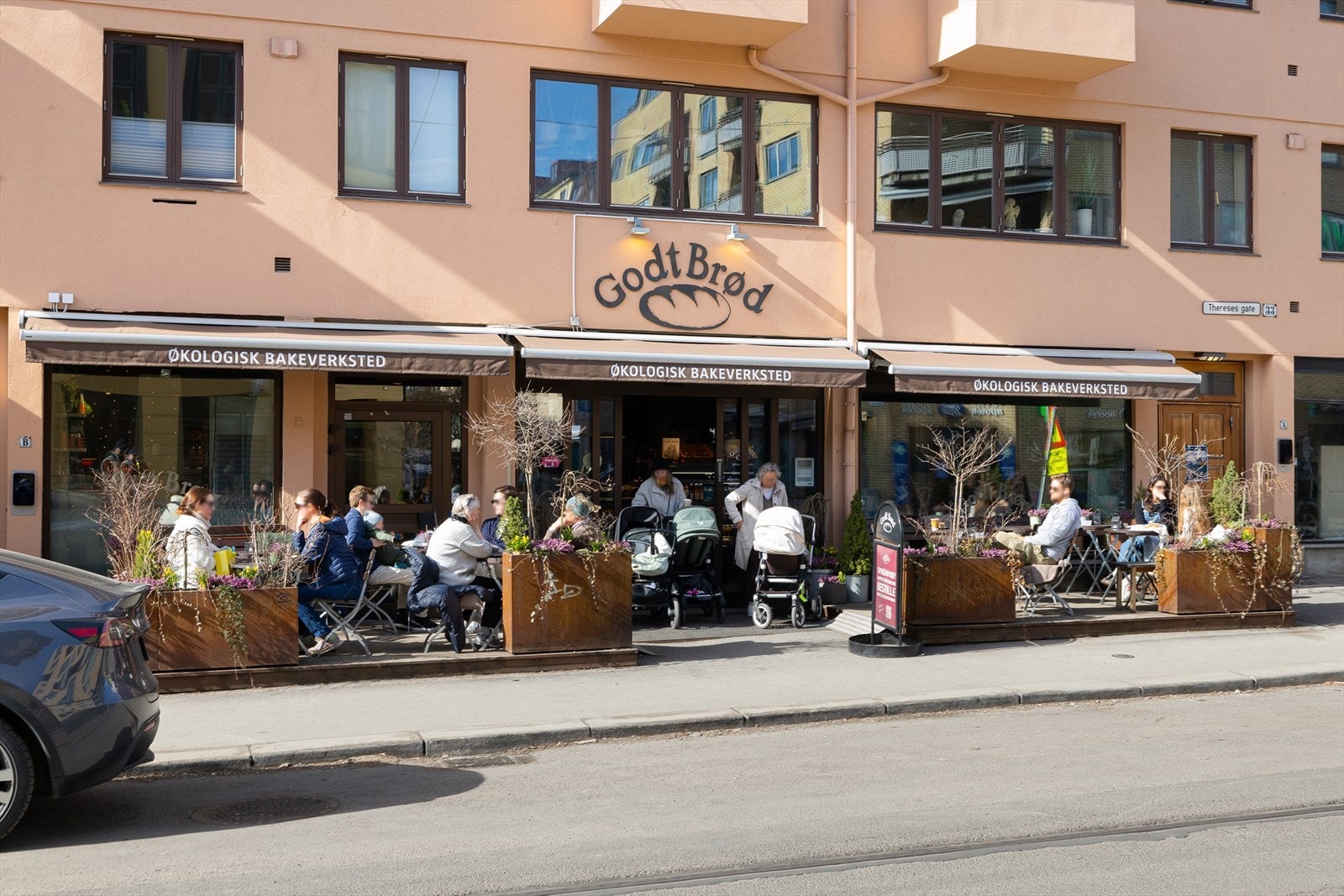 I Thereses gate finner man Godt Brød. Her har man både inne- og uteservering. Galleribilde