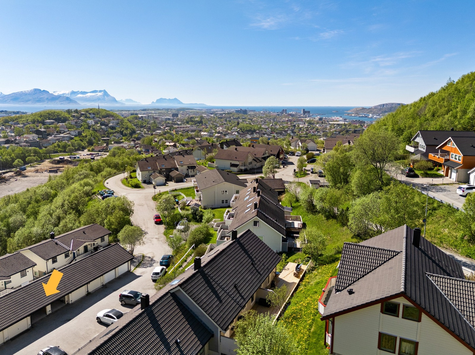 Beliggende i en rolig blindvei i et ellers etablert boligområde. Galleribilde