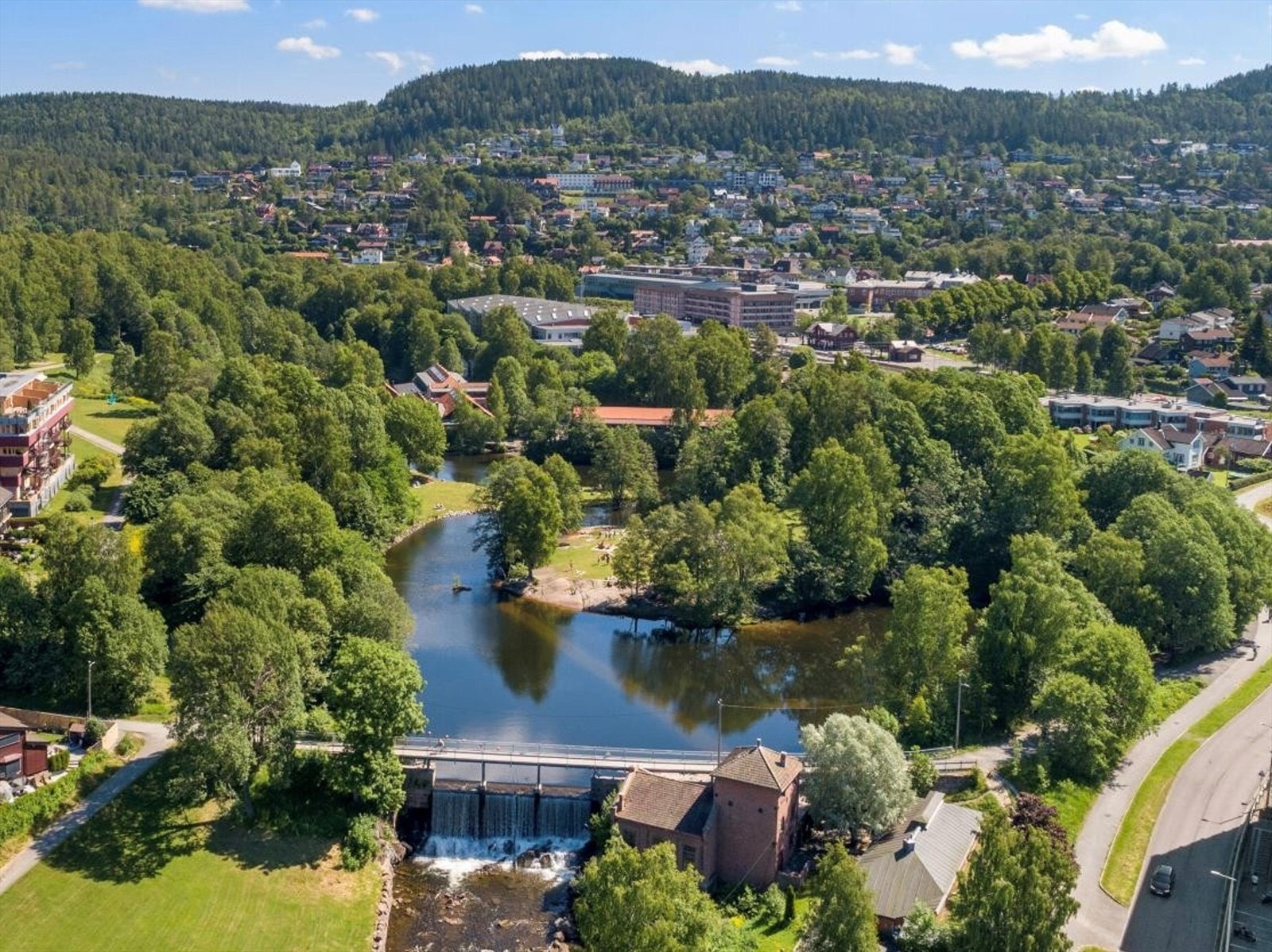 Området byr på både bading sommerstid og ski vinterstid - her fra Frysjadammen Galleribilde