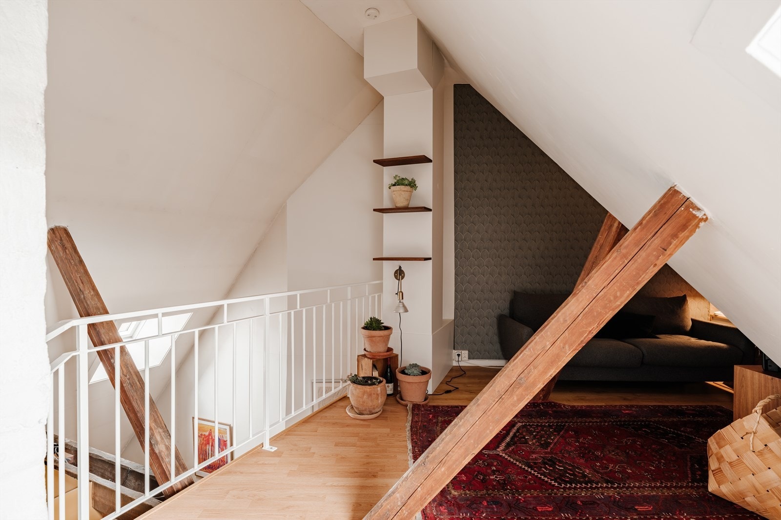 Dette er et perfekt rom for dem som ønsker å trekke seg litt tilbake, eller for ungdommen som vil ha venner på besøk. Galleribilde