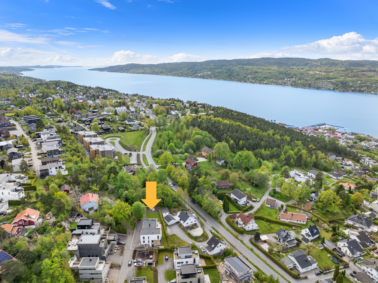 Dronefoto mot sør - Arkitekttegnet ev Erik Quist i Urbanhus. Galleribilde