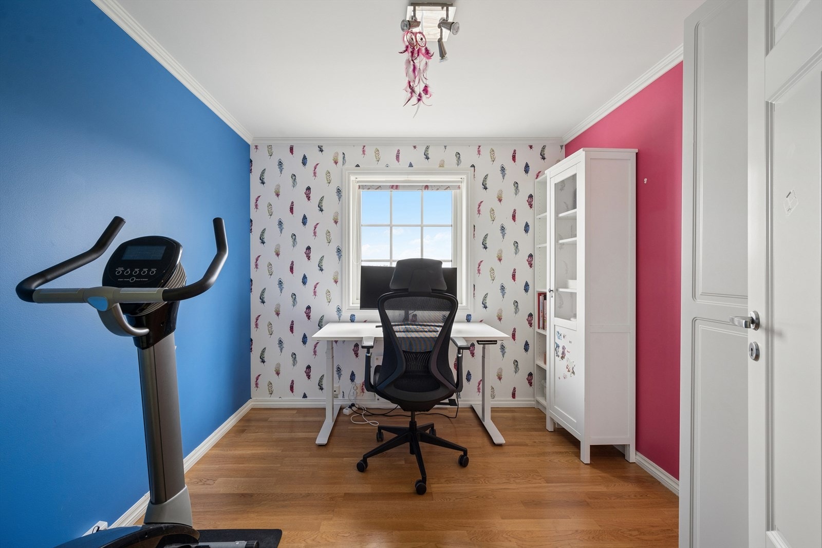 Et ekstra rom i underetasjen, perfekt som kontor, gjesterom eller treningsrom. Galleribilde