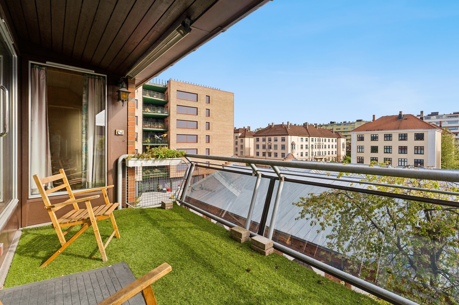 Flott, romslig balkong Galleribilde