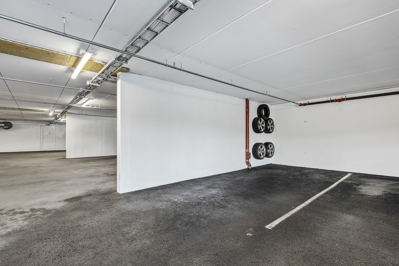 Det medfølger én parkeringsplass i felles garasjeanlegg. Galleribilde