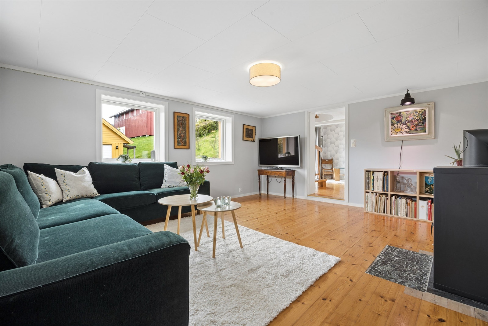 Stue med godt med lysinnslipp Galleribilde