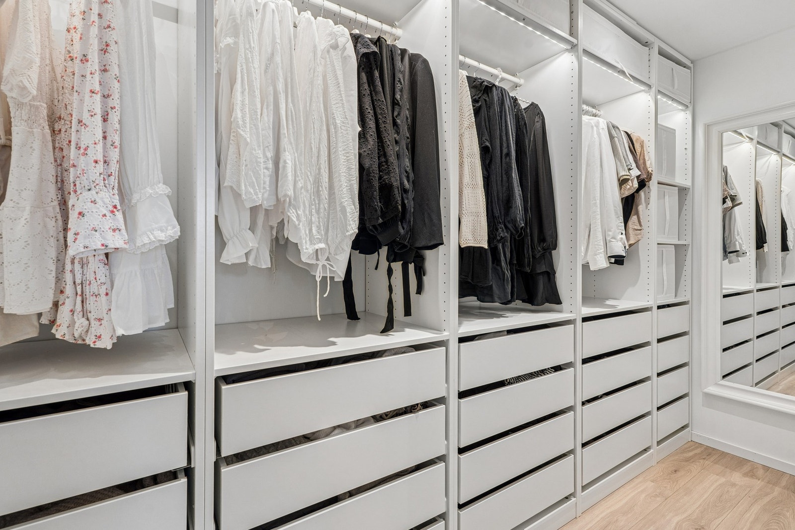 Et walk in-closet som mange har på ønskelisten! Galleribilde