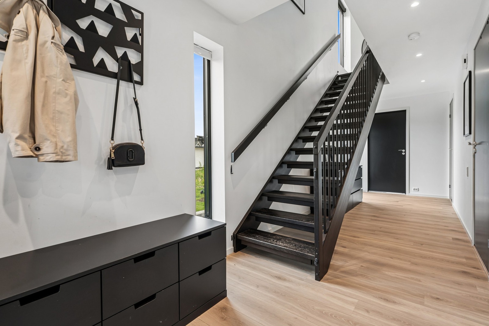 Det er lagt varmekabler i entrèen. Galleribilde