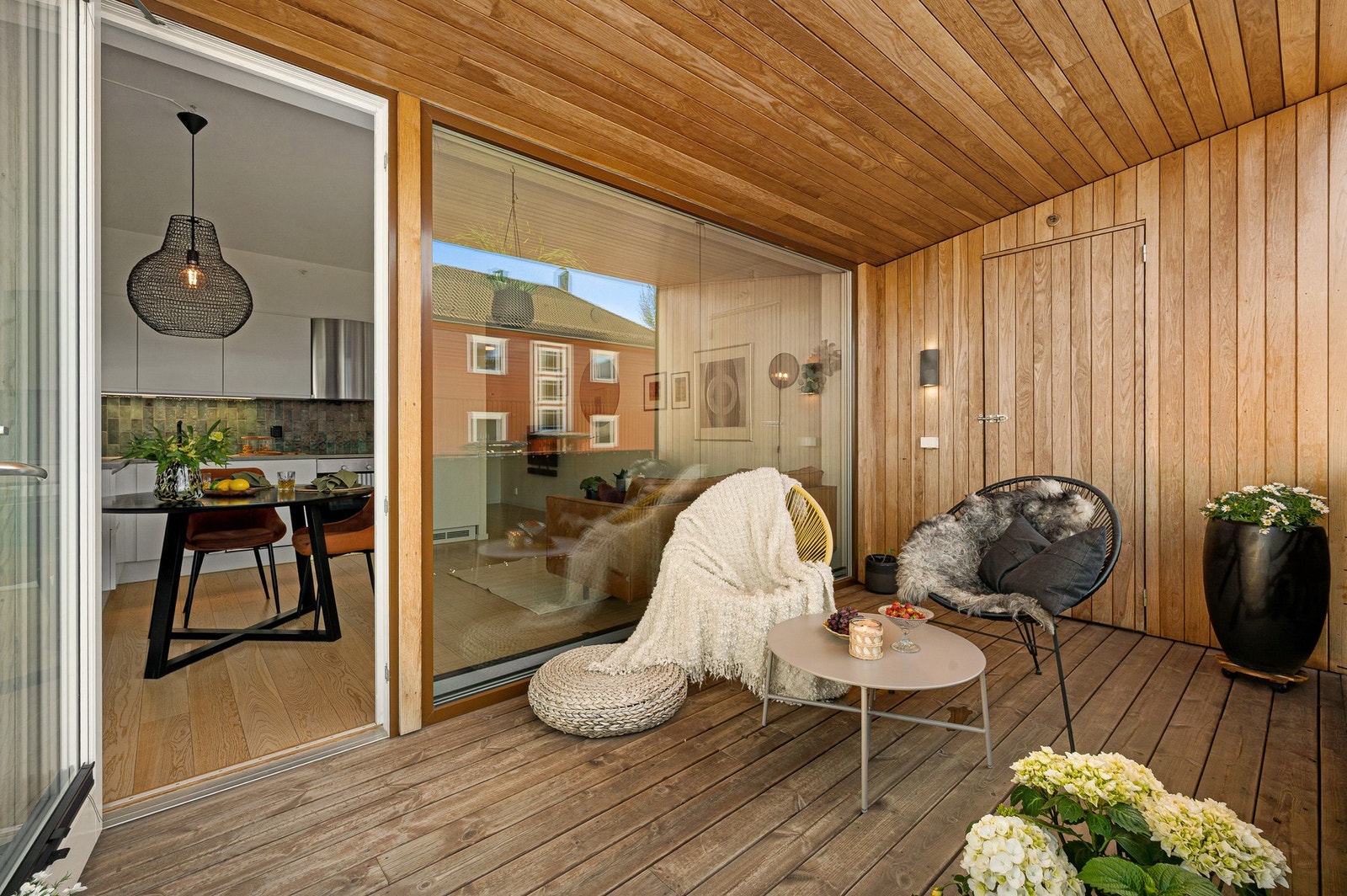 Fra stuen er det adkomst til en sørvestvendt terrasse. Galleribilde