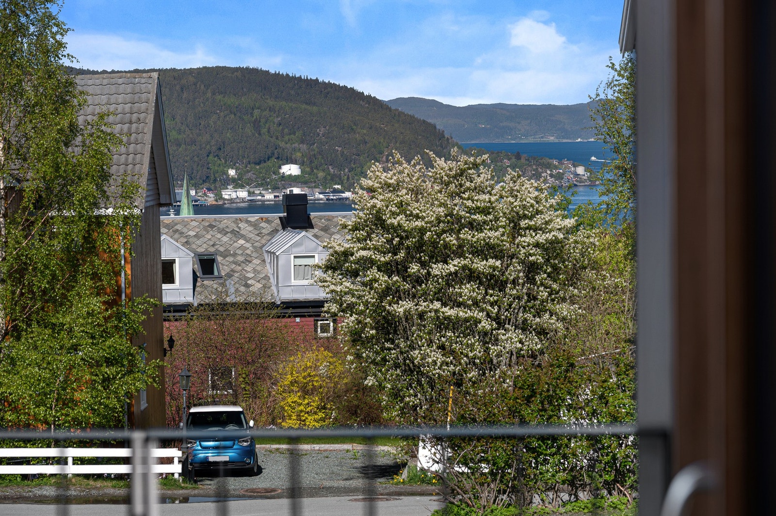 Flott fjordutsikt også fra soverommet. Galleribilde