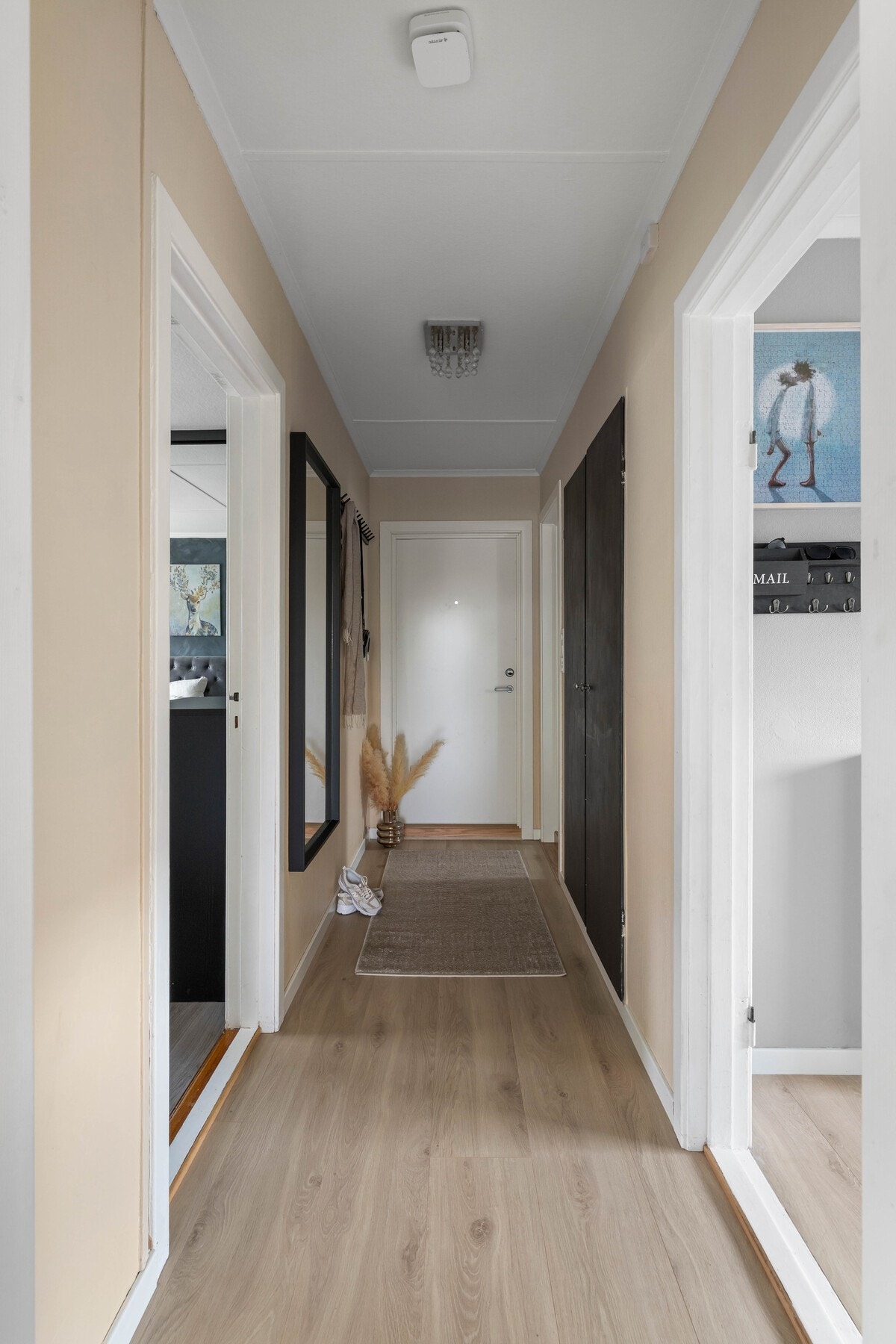 Innflytningsklar og lys leilighet med moderne preg. Galleribilde